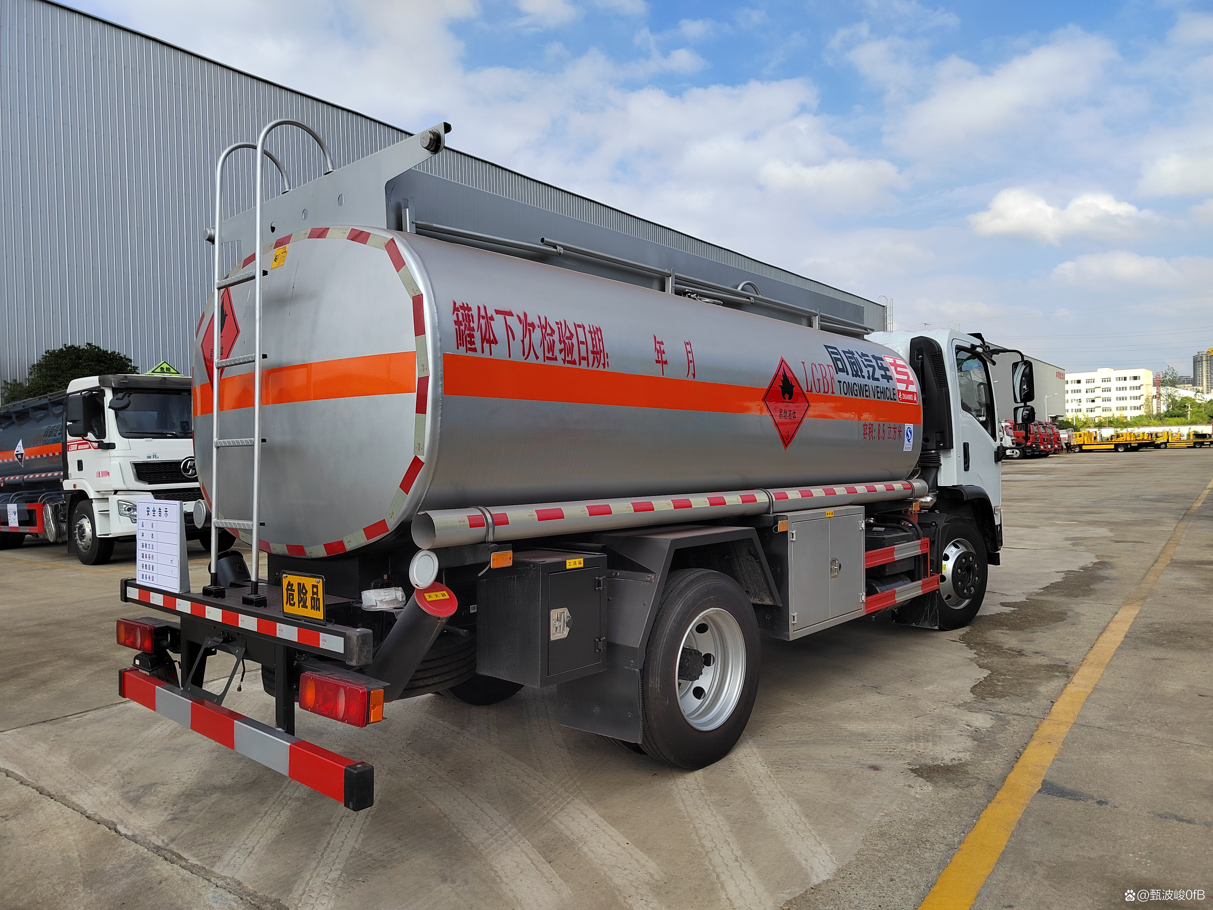 武汉油罐车柴油流动加油车 武汉油罐车柴油流动加油车价格