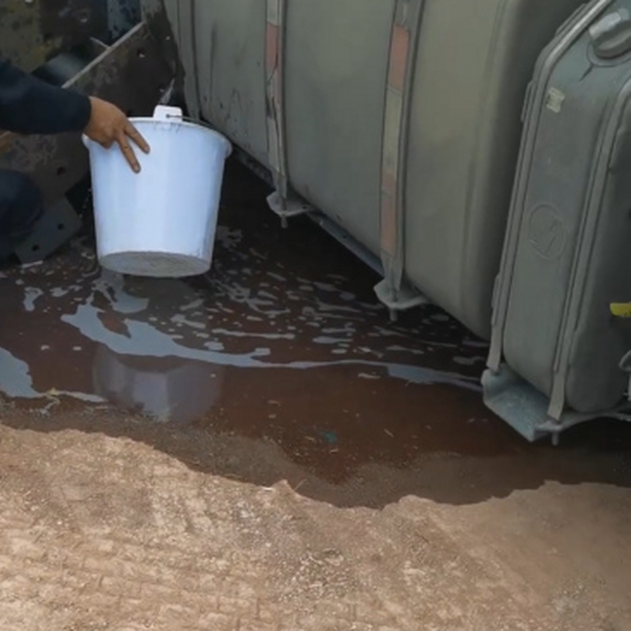 油罐车拉食用油乱象 用油罐车拉油去卖油犯法吗